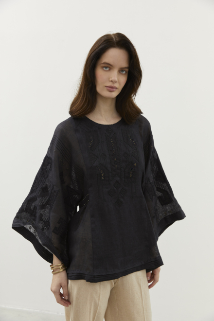 Braille blouse in Black