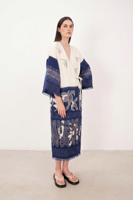 Animal realm long kimono in Ivory - Navy blue